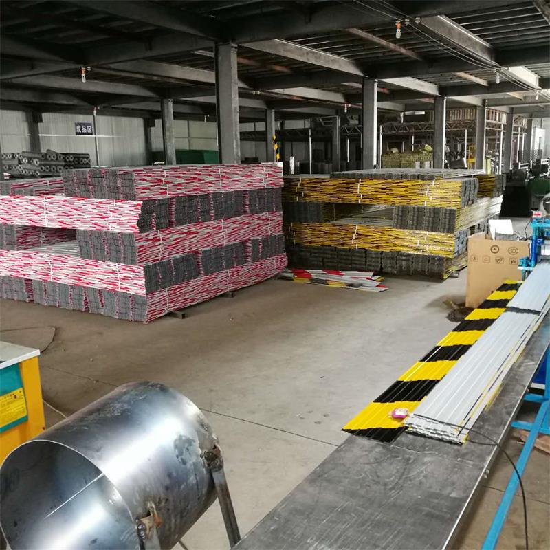 警示带镀锌踢脚板警戒线 脚手架挡脚板 警示板