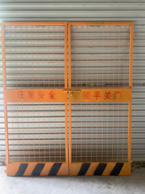 施工电梯门