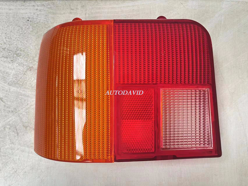 عدسة المصباح الخلفي النوع القديم بيجو 205 1984 OEM: LH 635041/RH 635129 DVD59-0301-03