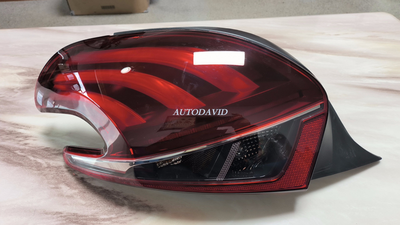 مصباح الذيل كامل EMARK بيجو 208 2016 OEM: LH 9825601180/RH 9825601280 DVD42-0301