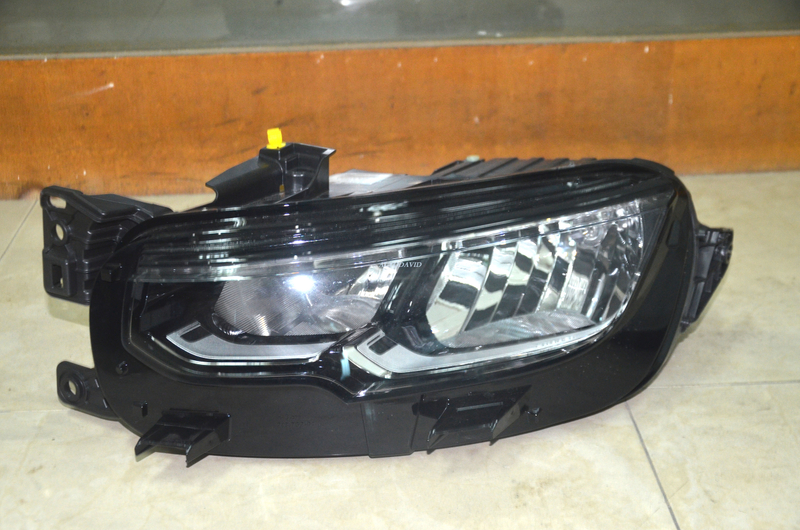 مصباح الرأس كامل CTC5 AIRCROSS 2017 C84 OEM: LH 9816925180/RH 9816924780 DVD36-0201