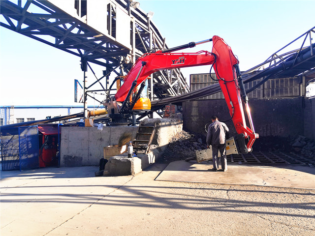 Fixed Rock Breaker Boom Systems for Crushers Systèmes de flèches brise-roche fixes pour concasseurs