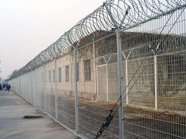 The perfect match between Razor Wire and Wire Mesh Fence