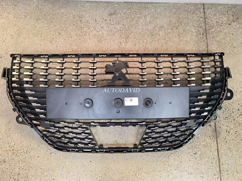 شبكة أمامية مطلية بالكروم بفتحة بيجو 208 2019 OEM:98232100VD DVD56-0701-07