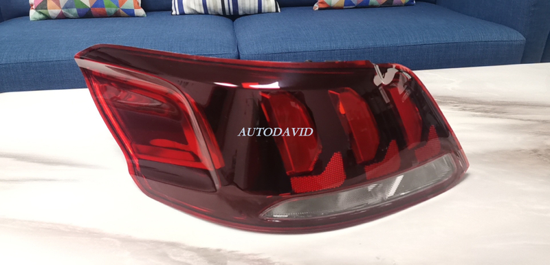 مصباح الذيل كامل بيجو 301 M33R 2017 OEM: LH YL00451880/RH YL00451980 DVD34-0301