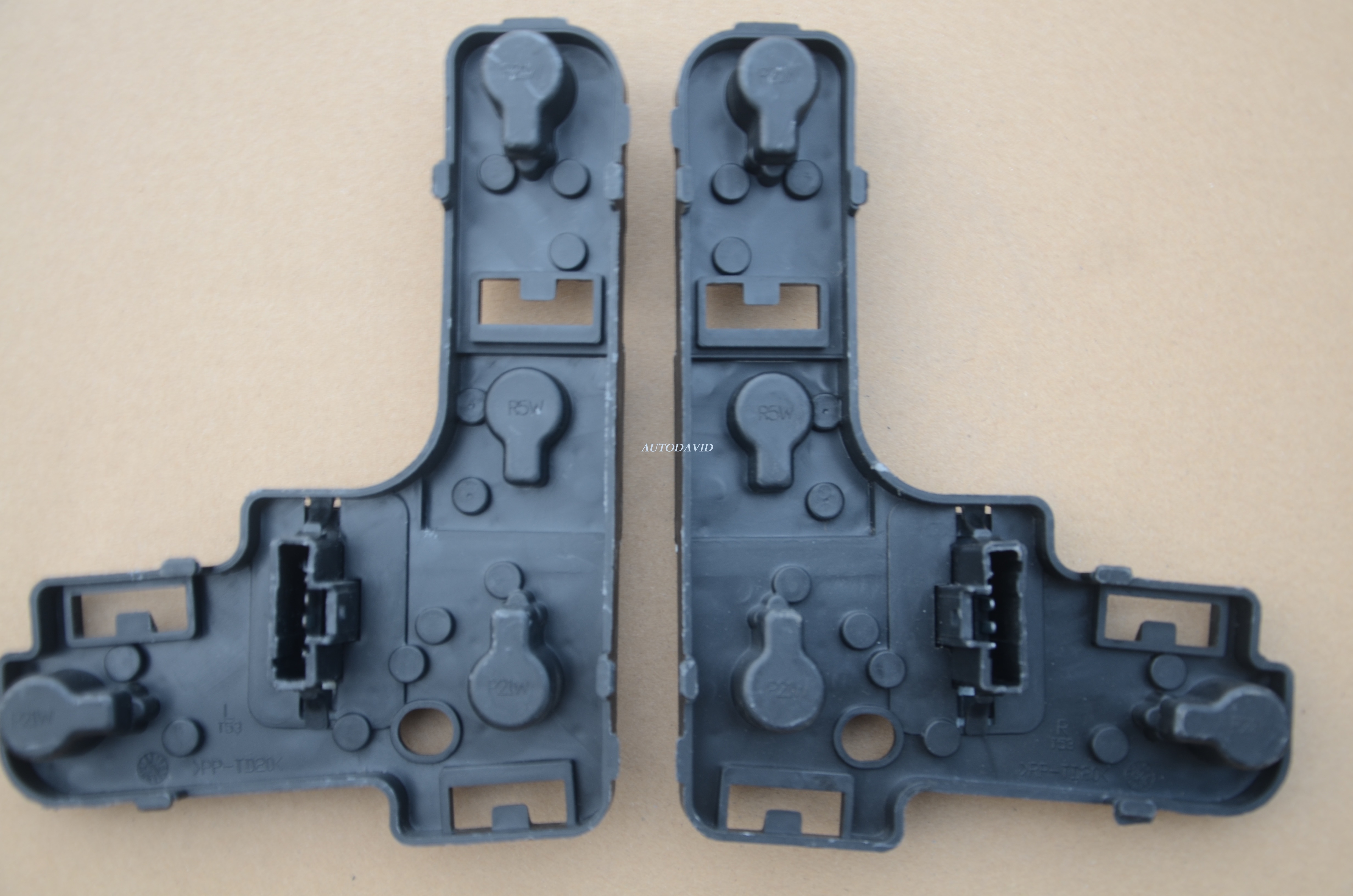 مقبس المصباح الخلفي بيجو 307 T53 2005 DVD12-0301-01