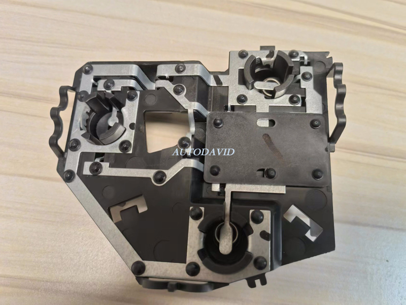 مقبس المصباح الخلفي بيجو 207/206+ 2008 OEM:LH/RH DVD14-0302-02