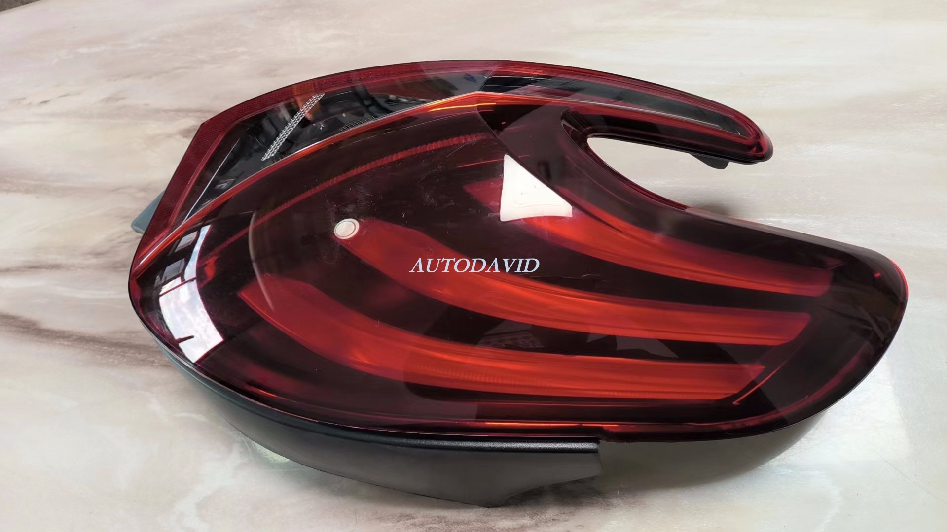 مصباح الذيل كامل EMARK بيجو 208 2016 OEM: LH 9825601180/RH 9825601280 DVD42-0301