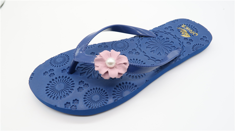 AH-9P106 Tongs de plage pour femmes PE faciles à nettoyer avec ornement fleur