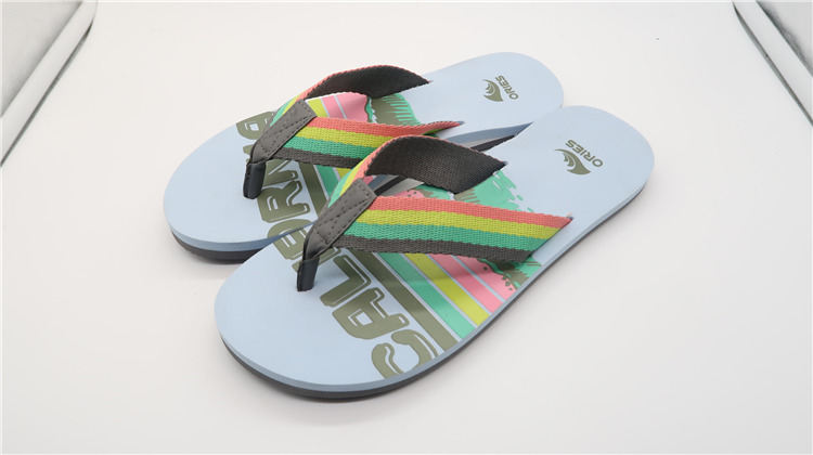 AH-9E128 Pantoufles de plage antidérapantes à la mode Rainbow V Strap