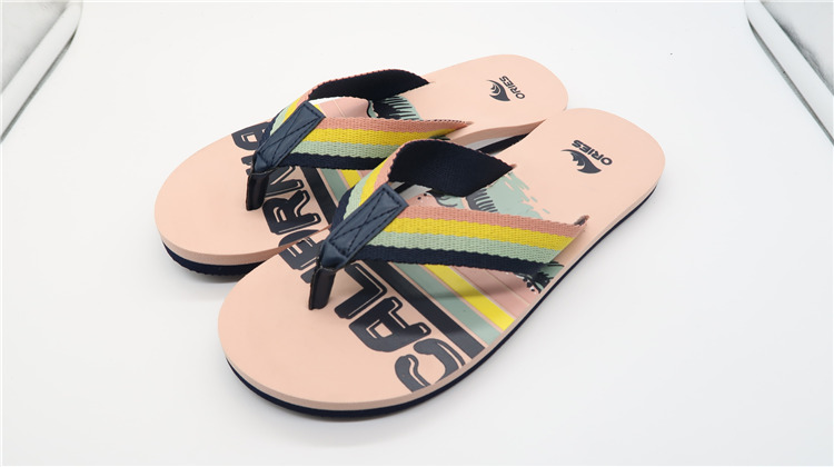 AH-9E128 Pantoufles de plage antidérapantes à la mode Rainbow V Strap