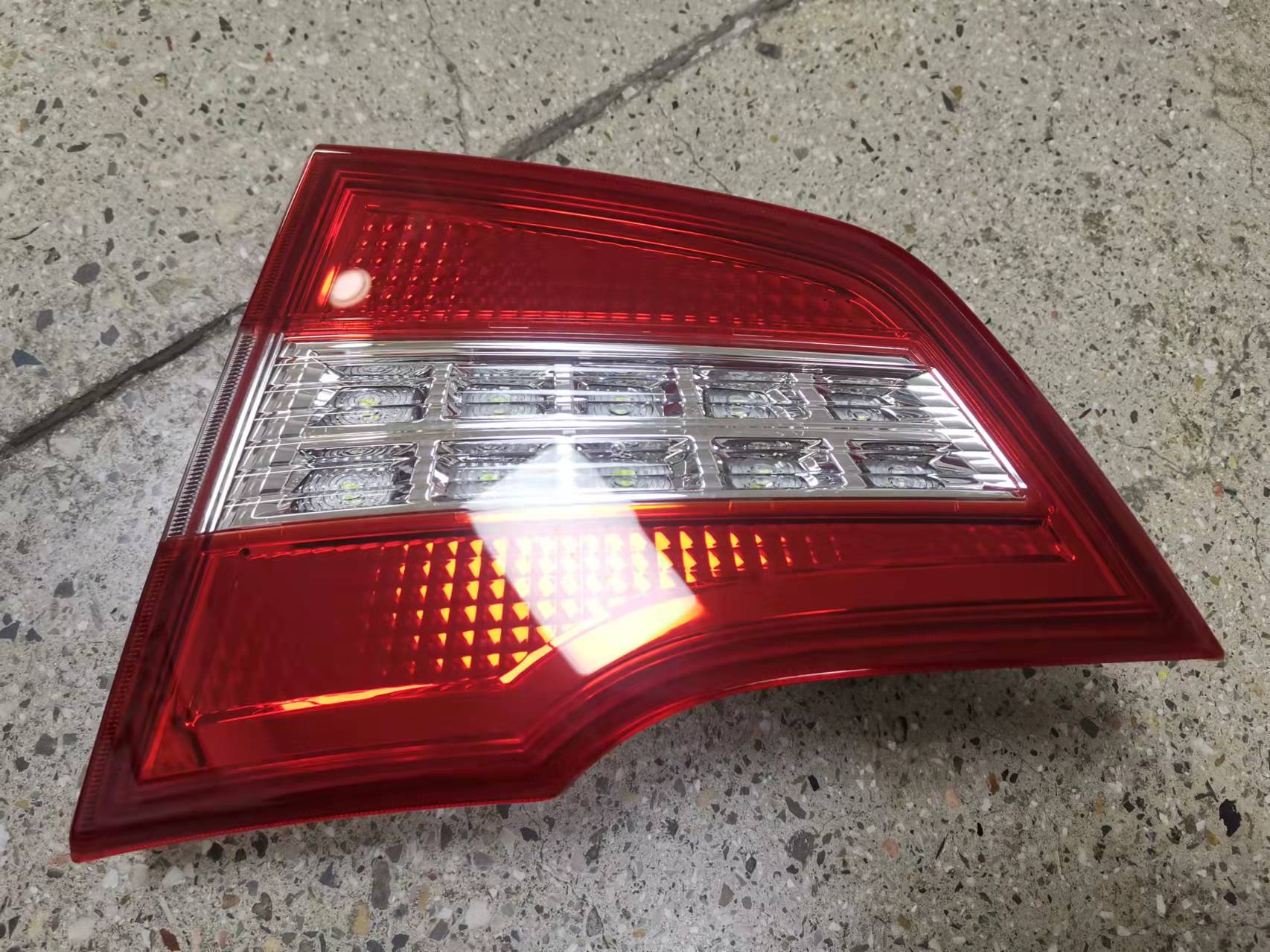 مصباح خلفي كامل DFPV A60 2012 OEM: LH/RH(后尾灯总成 内,适用:东风风神A60,2012年产)DVD17-0302