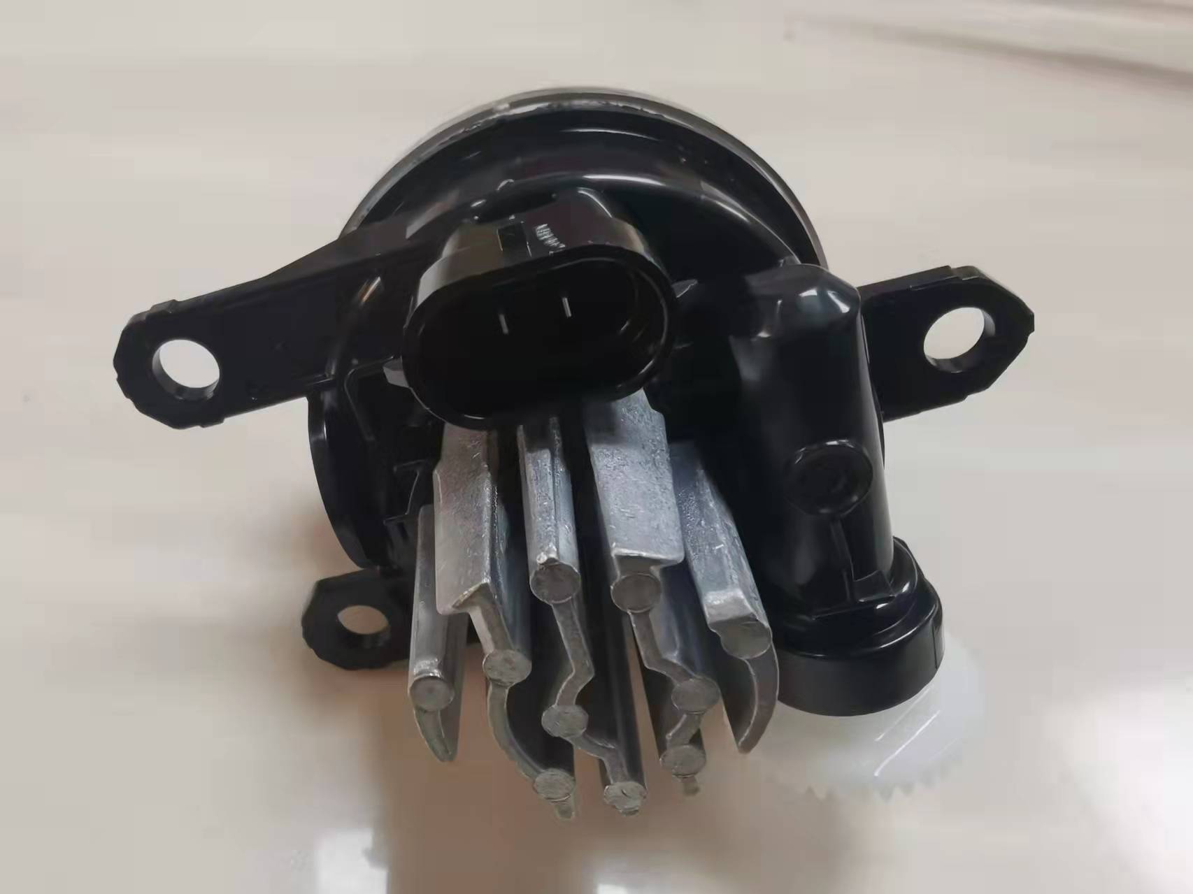 مصباح الضباب LED DFPV D53 2017 / E70 2021 OEM: LH B004068 / B004069 DVD1714-0401