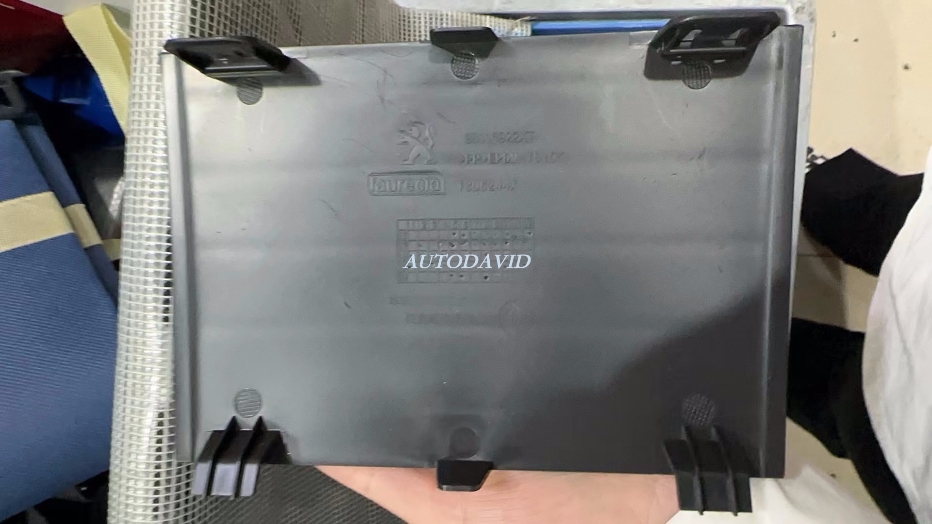 الغطاء السفلي للشبكة الأمامية OEM: YL004141XT بيجو 4008 2017 الصين (P84)/بيجو 3008 5008 2017 الخارج DVD39-0701-18