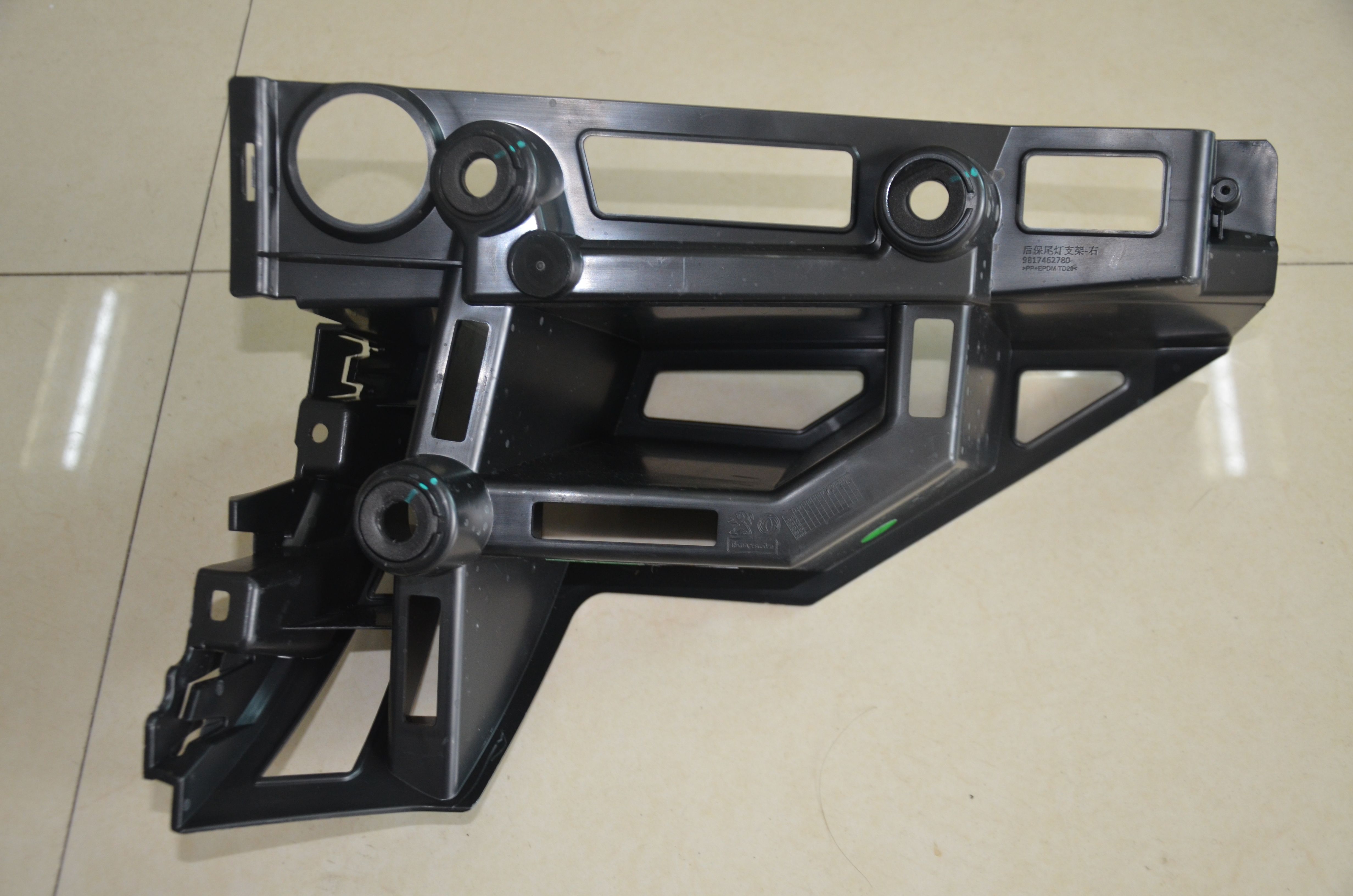 دعم المصباح الخلفي بيجو 4008 2017 الصين (P84)/بيجو 3008 5008 2017 في الخارج OEM: LH YL00362880/RH YL00362780 DVD39-0801-05