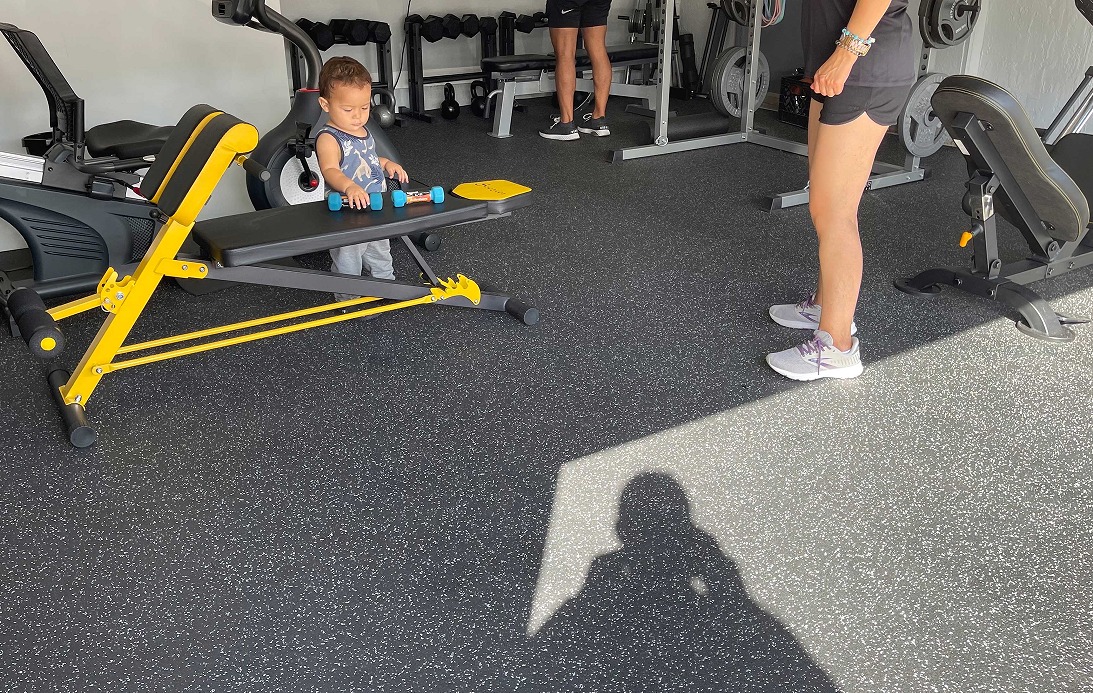 Black commercial gym flooring2 ריצוף שחור לחדר כושר מסחרי2