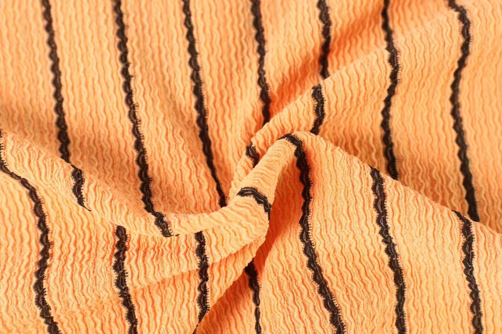warp-knitted crinkle fabric (1) نسيج محبوك ومجعد (1)
