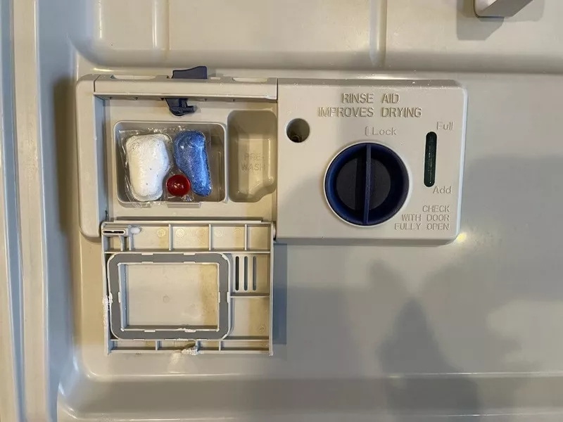 Where To Put Dishwashing Pod Dónde colocar la cápsula para lavar platos