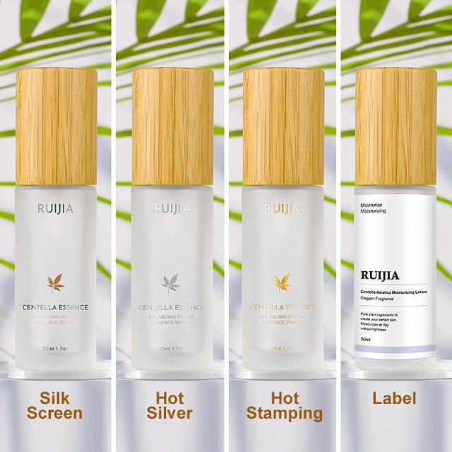 glass cosmetic bottle with bamboo lid زجاجة مستحضرات تجميل زجاجية بغطاء من الخيزران