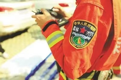 无人机空中巡逻，建立冬季森林火灾防护网