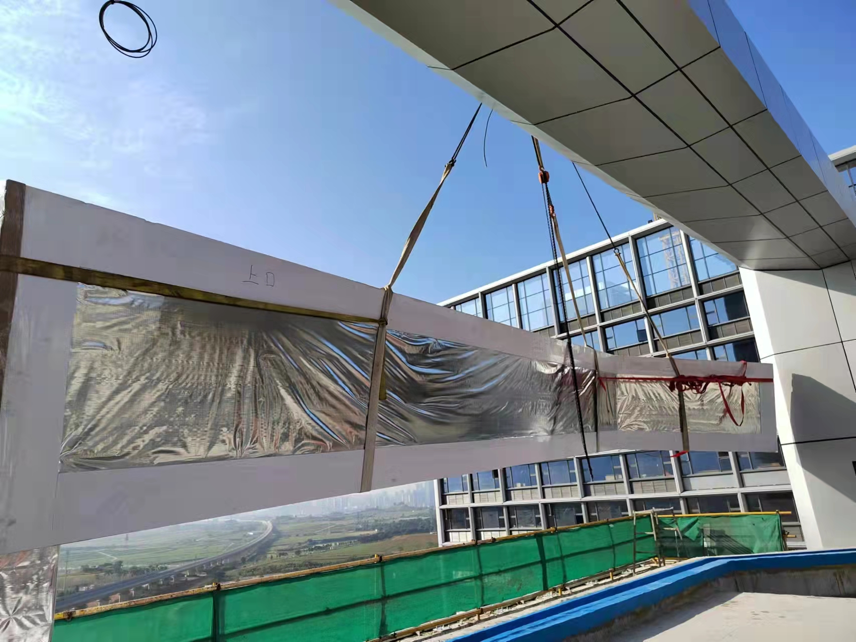 Acrylic swimming pool - installation LEYU Acrylic swimming pool - shigarwa LEYU