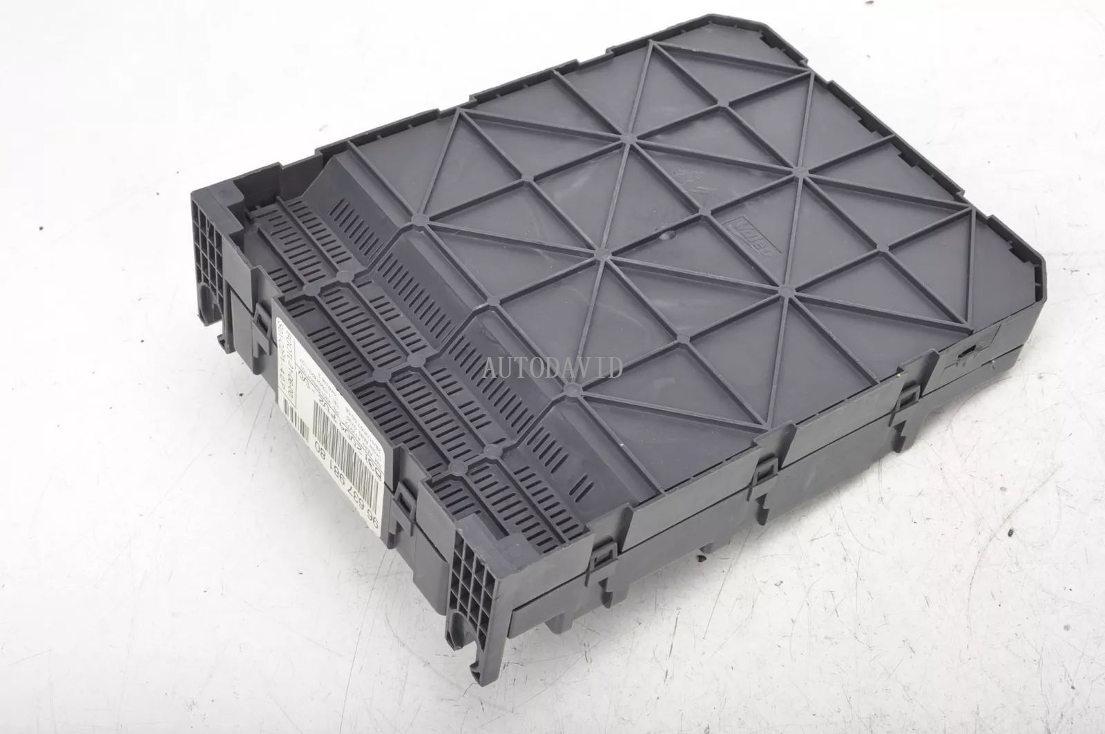 صندوق فيوز المحرك BSM الجمعية لبيجو 3008/1.6 HDI OEM: 9663798180 HS01-042-013