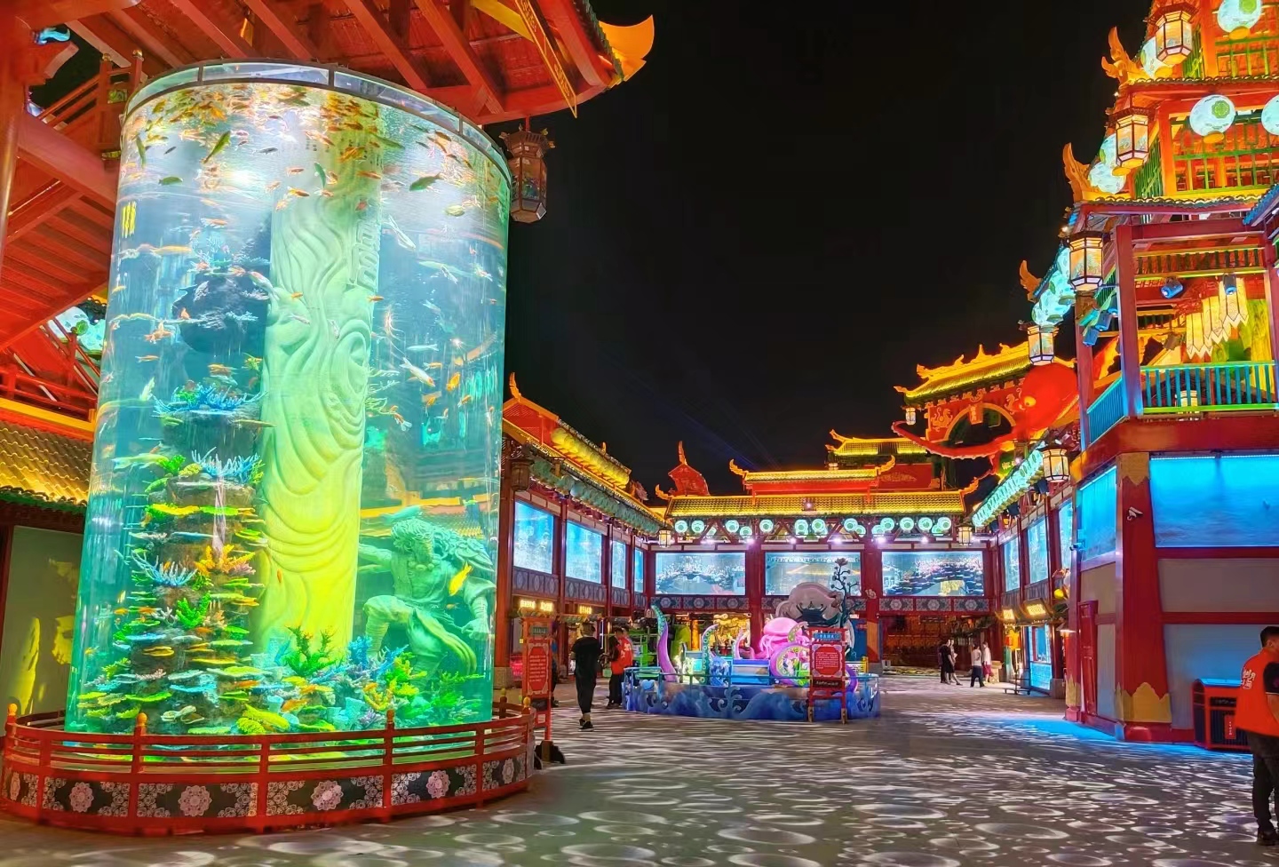Acrylic cylindrical aquarium - installation Akril silindr akwarium - gurnama