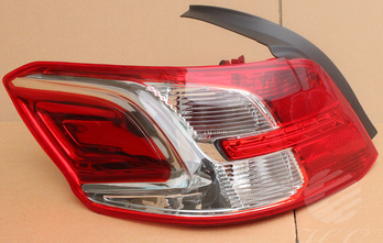 مصباح الذيل كامل بيجو 301 M33 2013 OEM:LH 9801847480/RH 9801848980 DVD09-0301