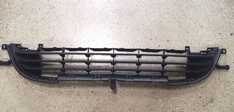 شبك أمامي سفلي أسود بيجو 207 2008 OEM:7422C3 DVD43-0701-08