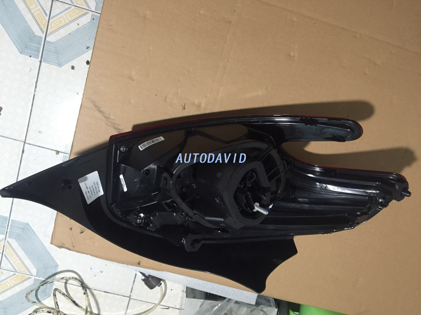 مصباح الذيل كامل EMARK بيجو 208 2016 OEM: LH 9825601180/RH 9825601280 DVD42-0301