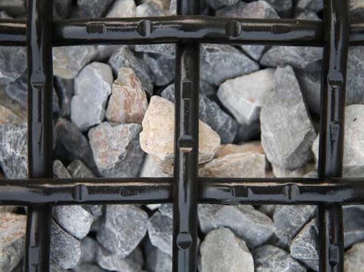 Process and application of Hooked woven wire screen mesh