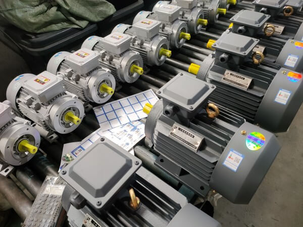 Plenty Stock of 3 Phase AC Induction Motor 3상 AC 유도 전동기의 풍부한 재고