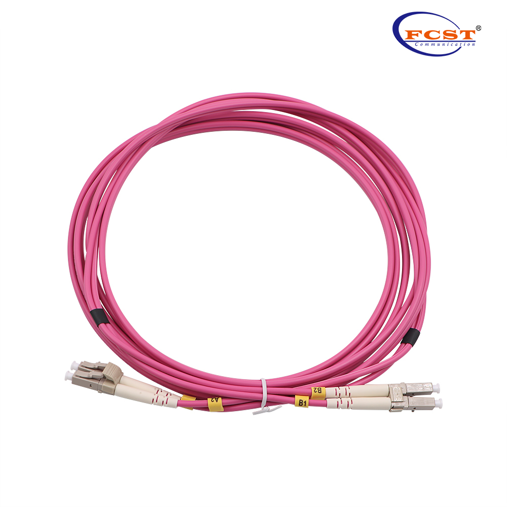 LCUPC-LCUPC Cable de conexión de PVC dúplex OM4 de 3,0 mm y 2 m