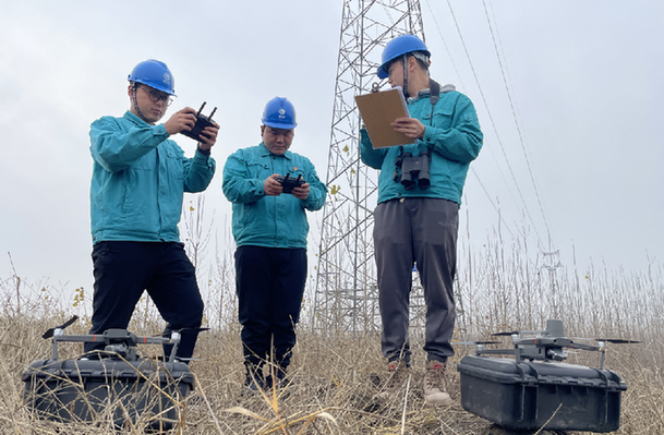 无人机自主巡检筑牢输电线路“安全网”做好冬季电力保供