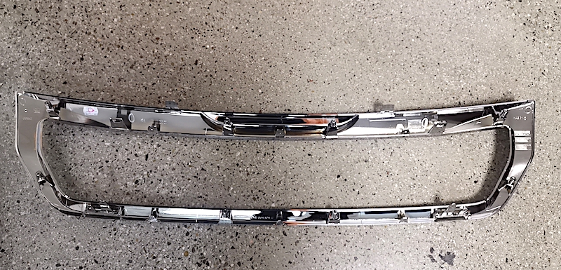 شريط الشبكة الأمامية مطلي بالكروم بيجو بارتنر 2015 OEM: 9810964880 DVD47-0701-07