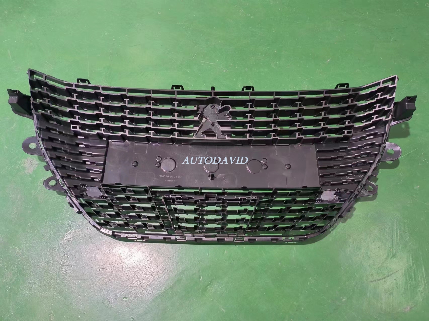 شبكة أمامية مطلية بالكروم بدون فتحة بيجو 208 2019 OEM:9842008580 DVD56-0701-08