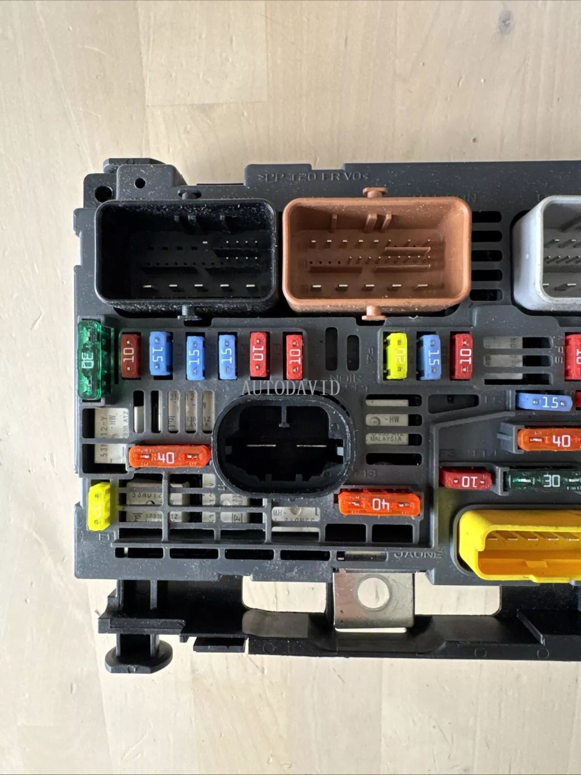 صندوق فيوز المحرك BSM الجمعية لبيجو3008 R02 R19، سيتروين C5، X7 OEM: 9809742780 9807028580 9675879380 9807028780 9807028880 9807028680 9675878280 9675878080 9675877980 HS01-042-002