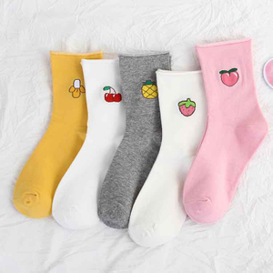 Wholesale girls colorful fashion cute cotton sport short ankle socks women socks
