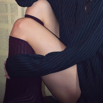 How do knee high stockings match clothes?