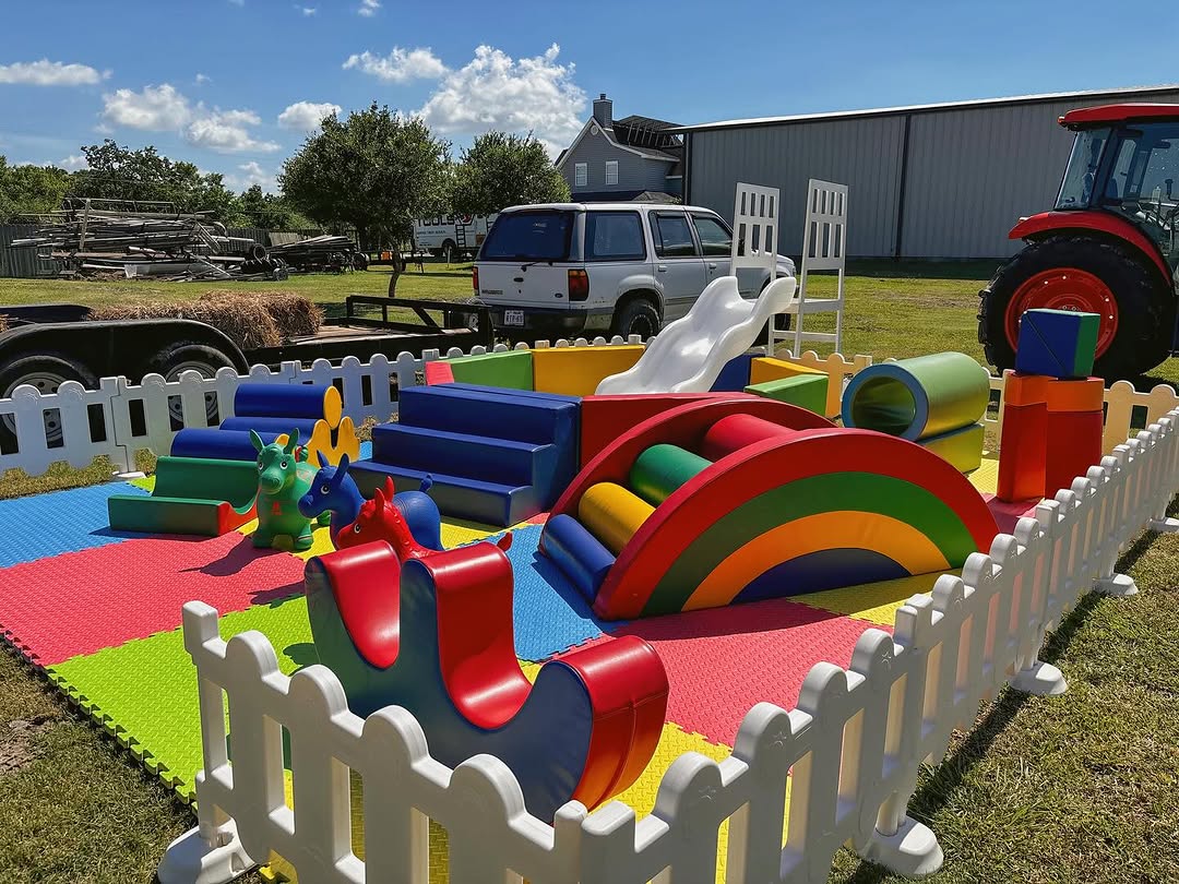 Soft play set with fences kids party rental outdoor playground Çitli yumuşak oyun seti çocuk partisi kiralama açık hava oyun alanı