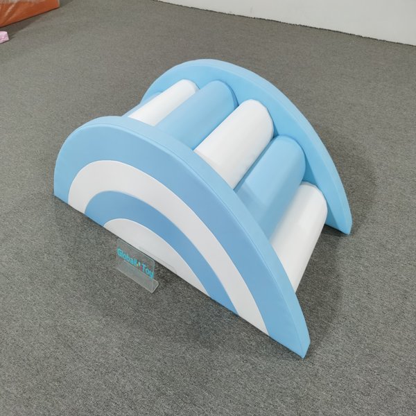 soft-play-rainbow-climber-blue-toddler-balance-indoor-playground-supplier soft-play-rainbow-climber-blauw-peuter-balance-binnenspeeltuin-leverancier