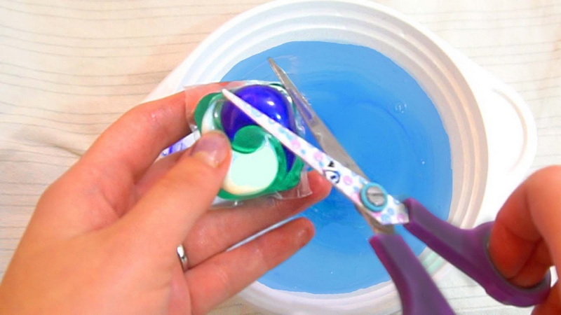 How To Make Slime with Laundry Pods كيفية صنع السلايم باستخدام كبسولات الغسيل