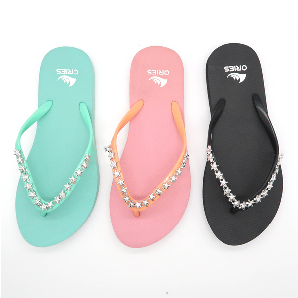 Venta al por mayor Shinning en la parte superior con sandalias de verano AH-8P032 de color liso con una suela de moda y una mujer PE - Ories