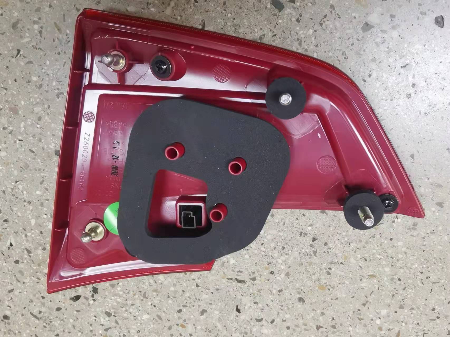 مصباح خلفي كامل DFPV A60 2015 OEM: LH/RH(后尾灯总成 内,适用:东风风神A60,2015年产)DVD17-0304