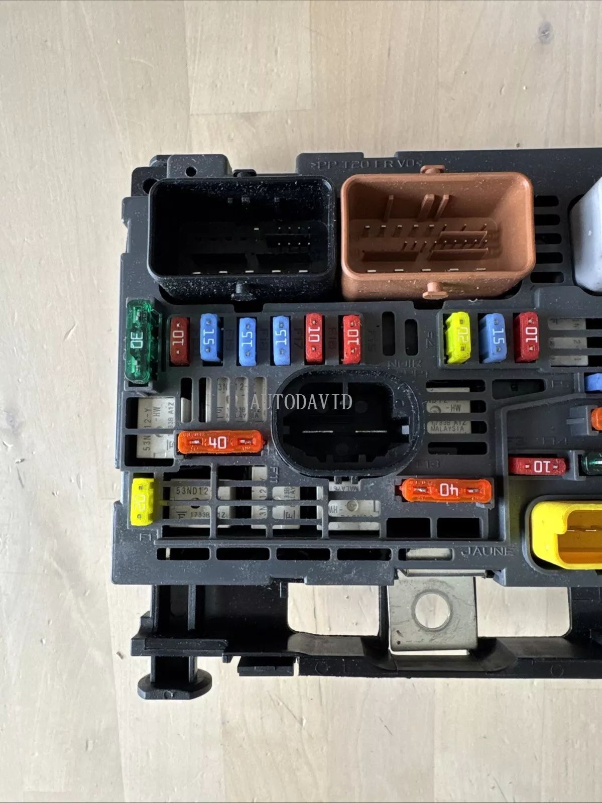 صندوق فيوز المحرك BSM الجمعية لبيجو3008 R02 R19، سيتروين C5، X7 OEM: 9809742780 9807028580 9675879380 9807028780 9807028880 9807028680 9675878280 9675878080 9675877980 HS01-042-002