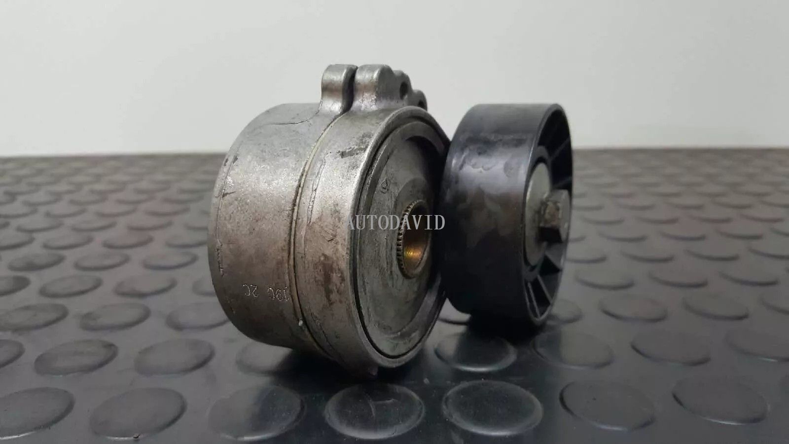 مجموعة بكرة الموتر لبيجو 206 308 307 406 407 سيتروين C4/5/8 البلاستيك OEM: 575155A 9634465780A 30684427A 9636355180A HS01-017-032A