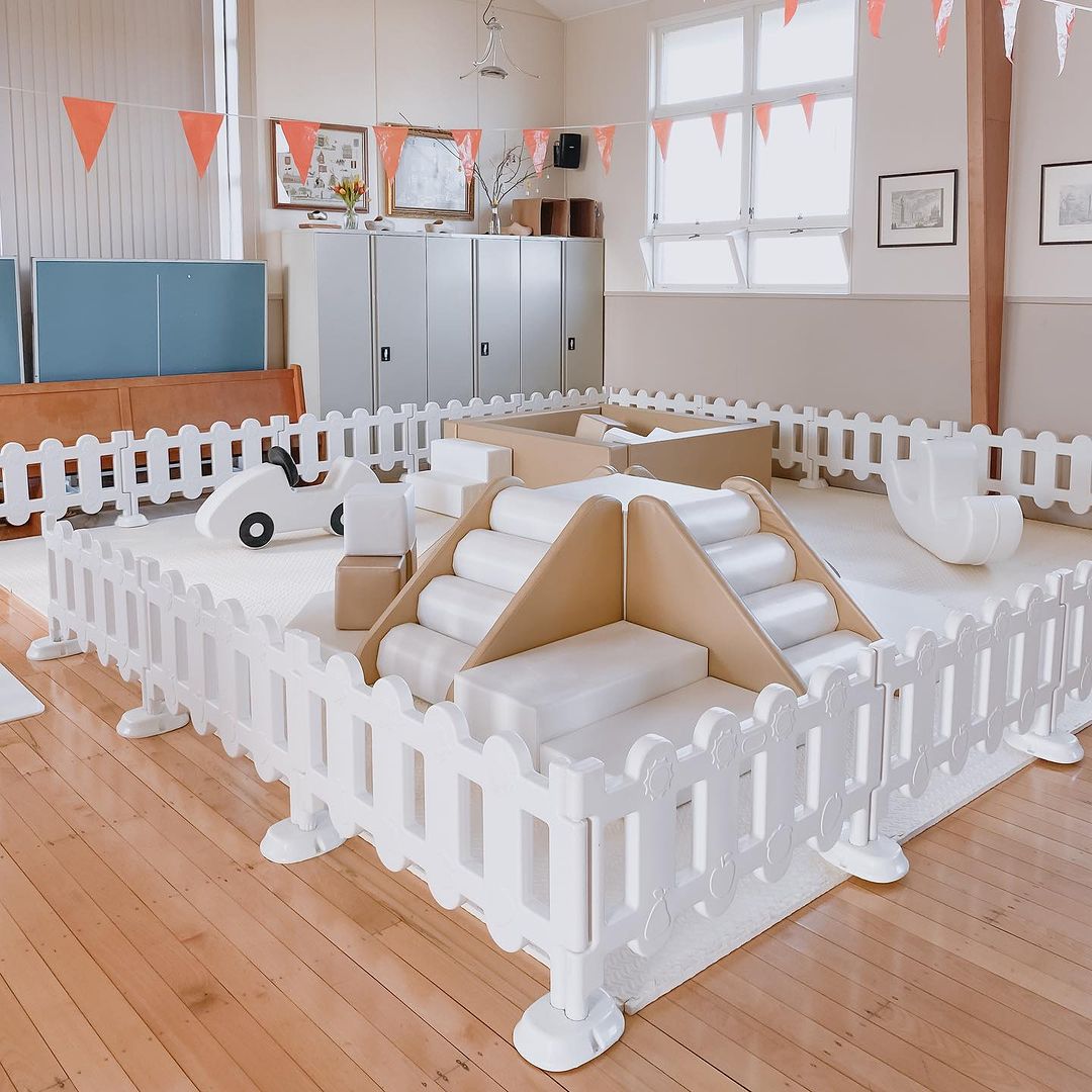 High Quality White And Gold Indoor Playground Home Soft Play Equipment Ball Pit With Step For Rental Hire Hochwertiger Indoor-Spielplatz in Weiß und Gold für Zuhause, Softplay-Ausrüstung, Bällebad mit Trittstufe zur Miete