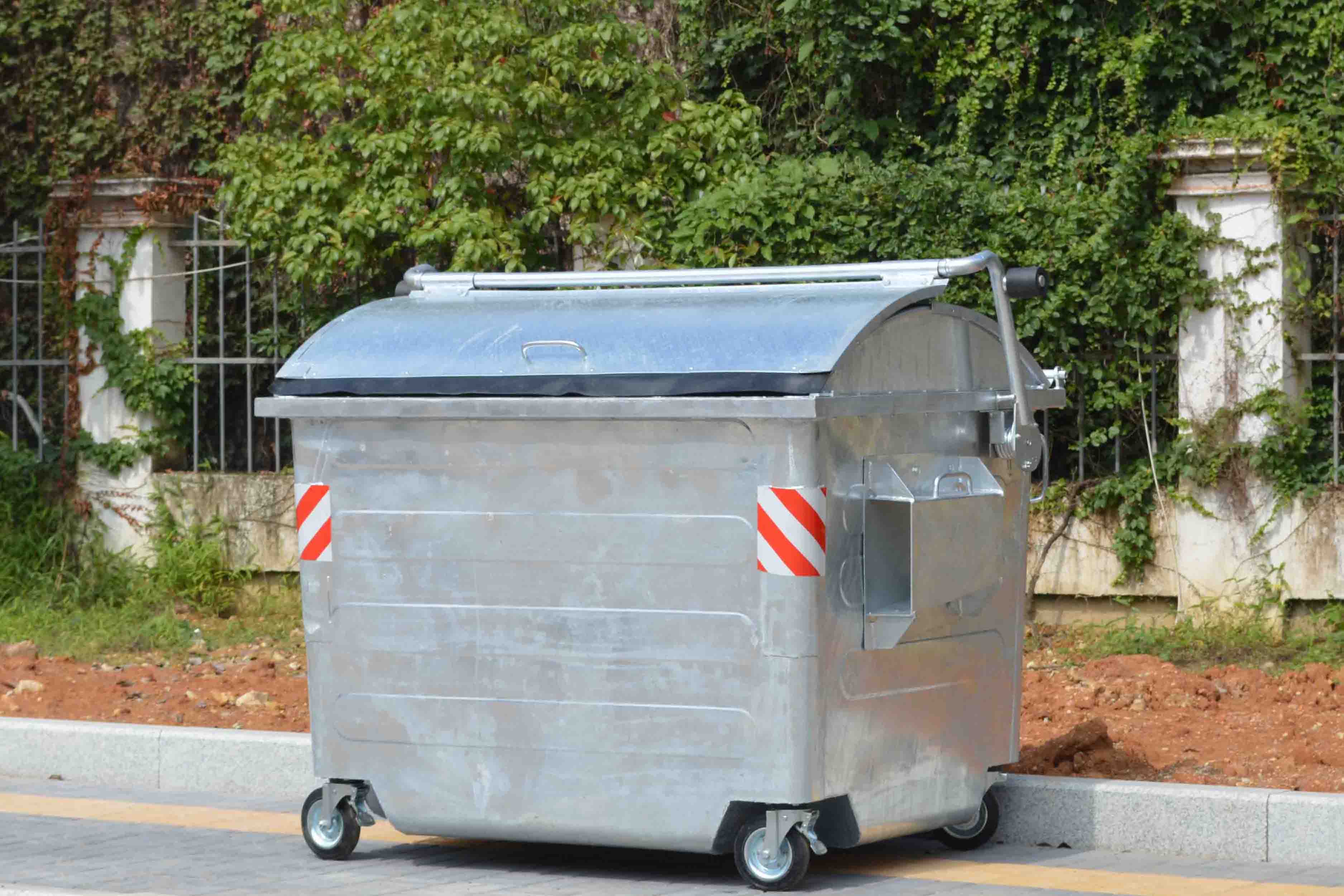 outdoor garbage cans 户外垃圾桶
