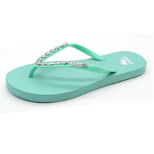 Venta al por mayor Shinning en la parte superior con sandalias de verano AH-8P032 de color liso con una suela de moda y una mujer PE - Ories