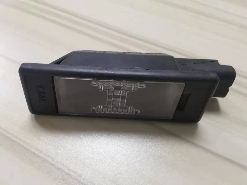 ضوء اللوحة الخلفية بيجو 206 T11 2003/بيجو 307 T53 2005/سيترون C4 2008/سيترون C3 2008/نيسان OEM:6340A5 DVD11-0503